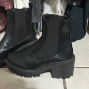 Charlotte Russe Black Chunky Chelsea Boots Size 10